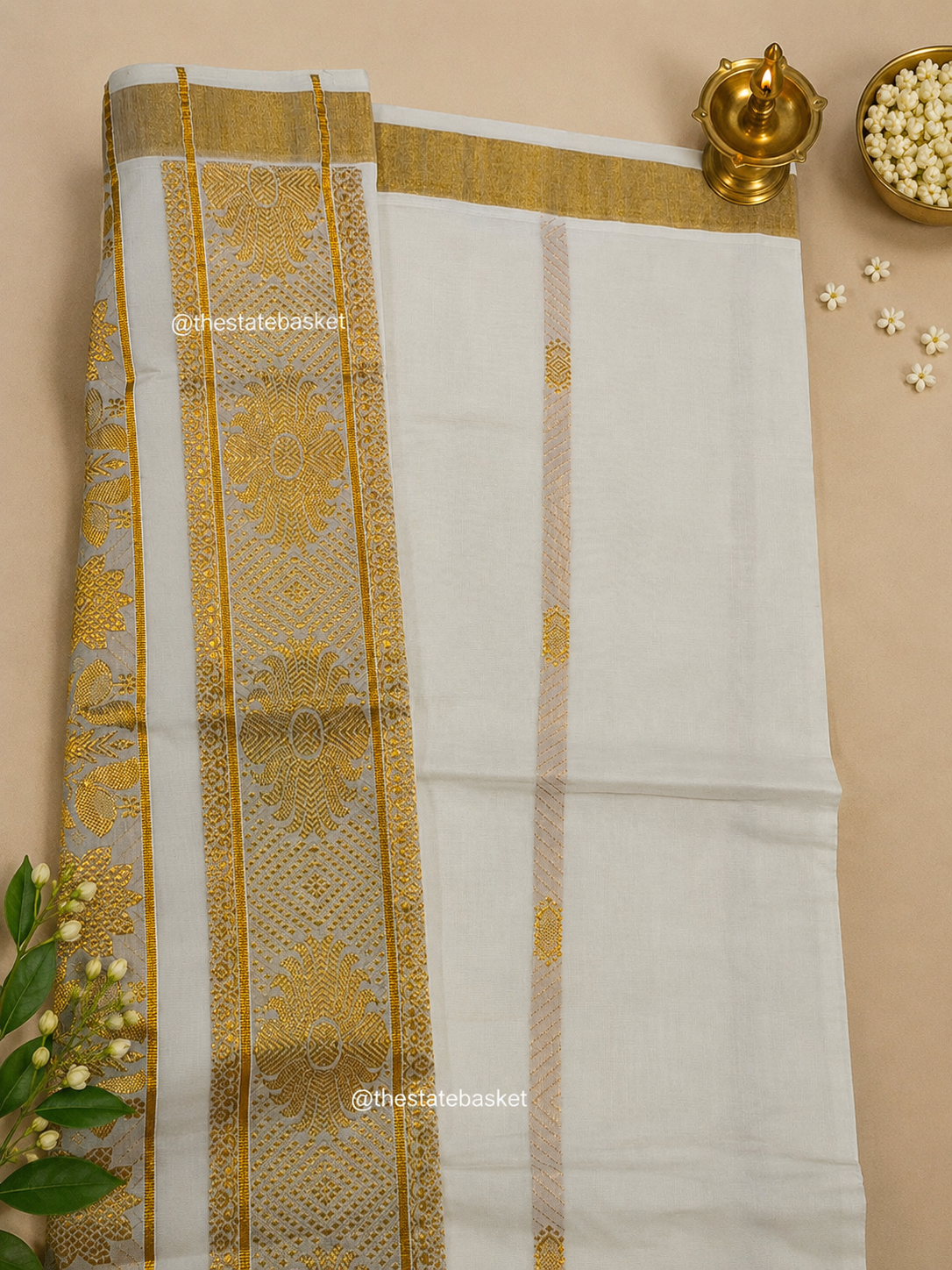 Kasavu Gold-Stitched Munthani Set with Blouse Piece